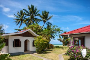 Beach Villas Guesthouse an der Grand Anse auf Praslin – kleine Anlage direkt am Strand