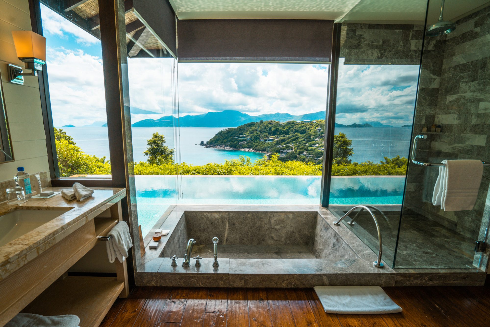 four seasons resort seychellen mahe, badezimmer